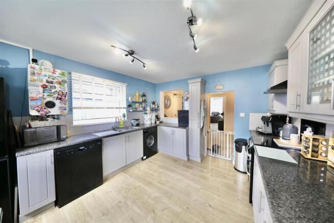 3 bed Terraced for sale Image 5