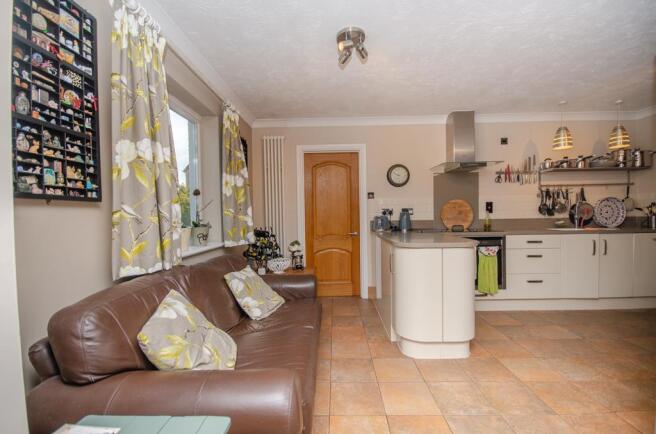 Kitchen breakfast room.jpg