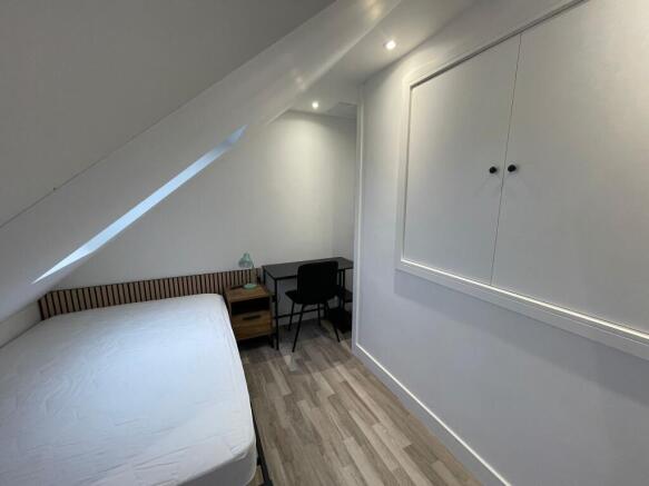 Room 7 at £650pcm - available on September 3rd