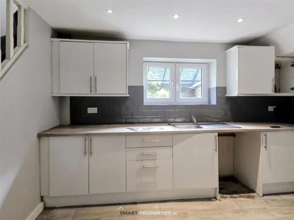4 bed Terraced to rent Image 5
