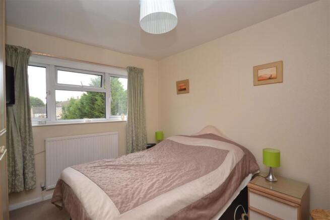 10oakcrescentBED1.JPG