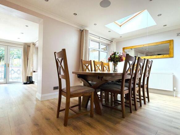 5 bed Semi-Detached for sale Image 12
