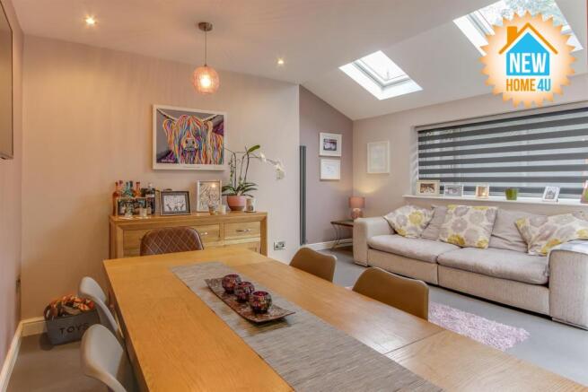 KITCHEN / DINING ROOM: