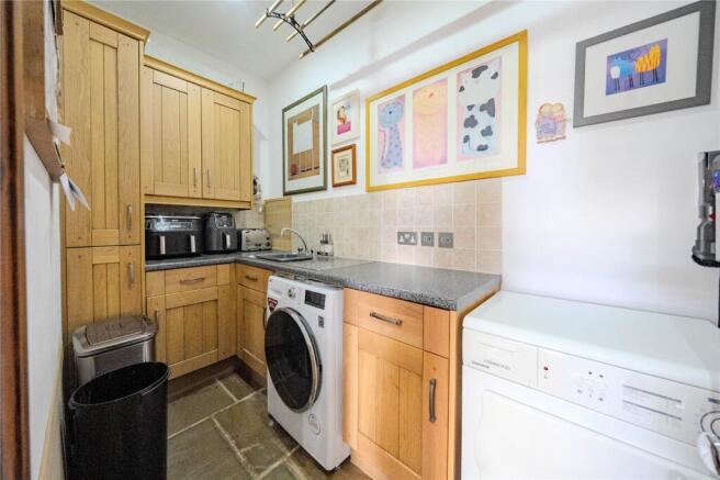 4 bed Detached for sale Image 9