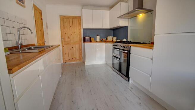 Kitchen (reverse angle)