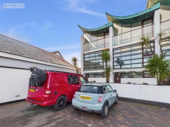 Outside & Parking .1.jpg