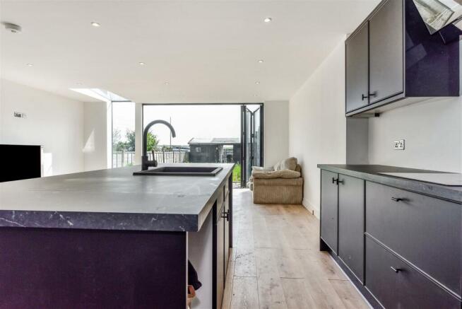 Kitchen Island.jpg