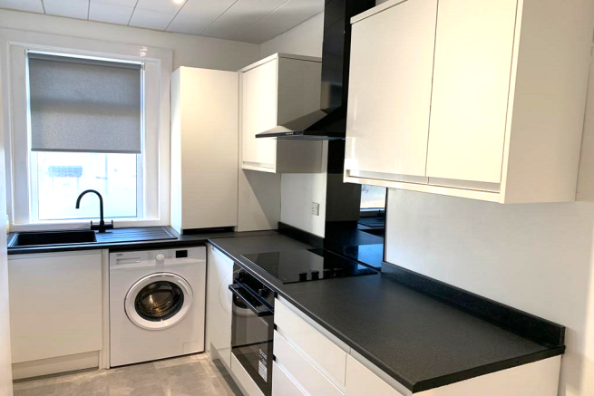 FITTED KITCHEN
