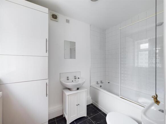 2 bed House to rent Image 9