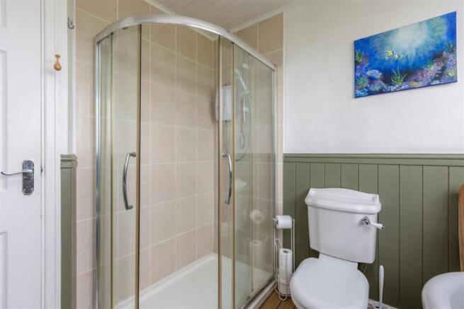 Manor Park 18 Bathroom-3.jpg