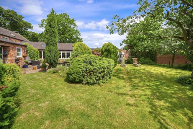 5 bed Detached for sale Image 10