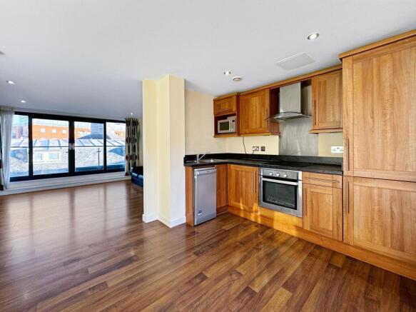 2 bed Apartment to rent Image 5