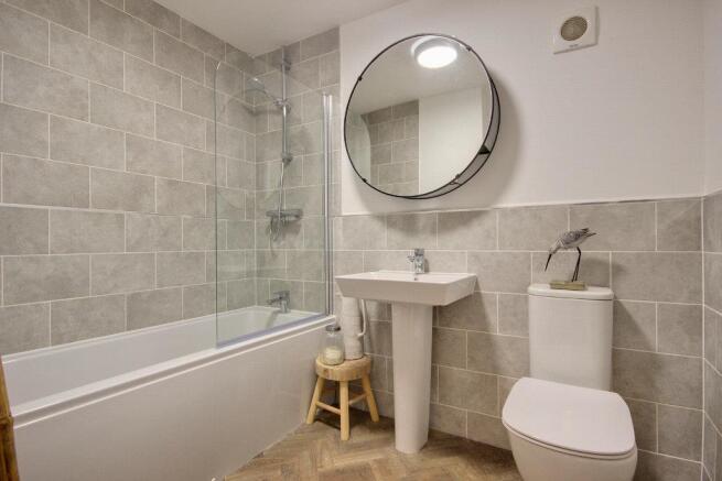 4 bed Detached for sale Image 12