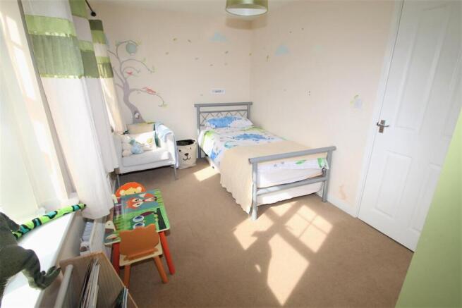 2 bed Terraced to rent Image 6