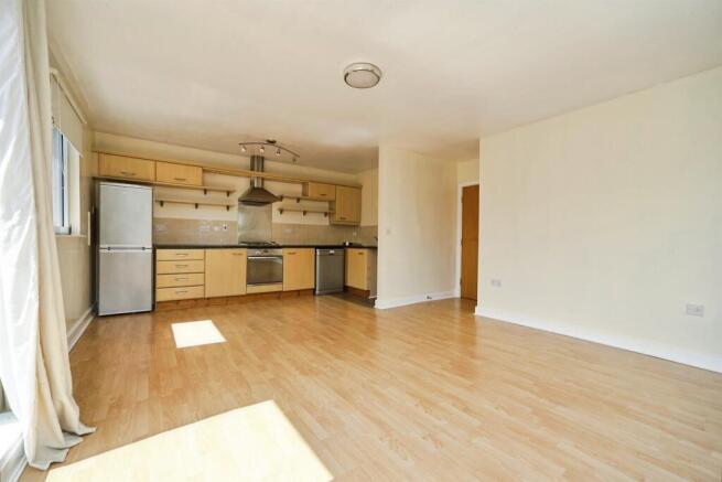 2 bed Apartment for sale Image 12