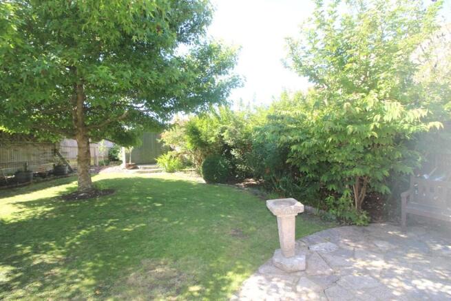 SIDE GARDEN