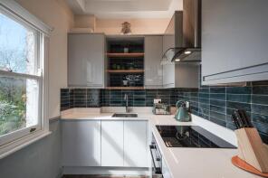 45c, Goring Road, London N11 2BT