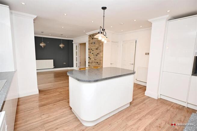 26'x15' max Kitchen/ Dining hub