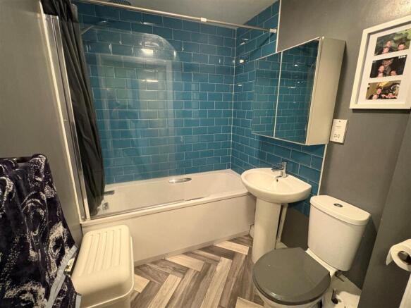 2 bed Apartment for sale Image 5