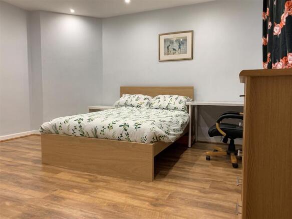 7 ali bed1.jpg