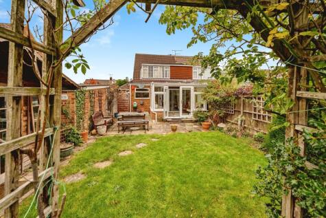 Huntercombe Close, Taplow, Maidenhead