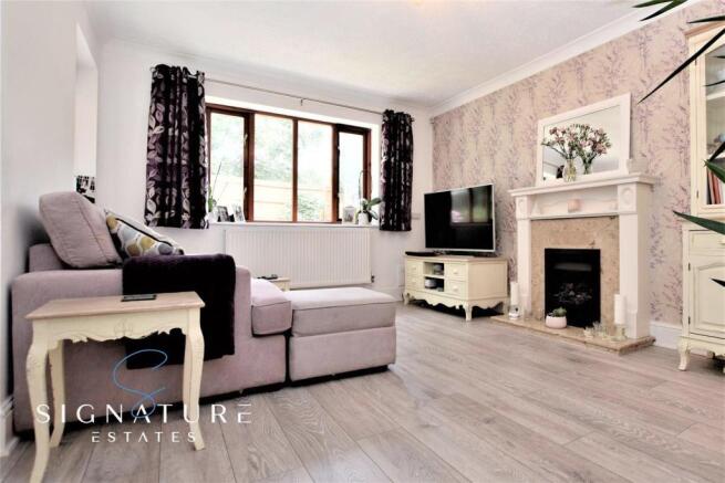 Living Room (9).jpg
