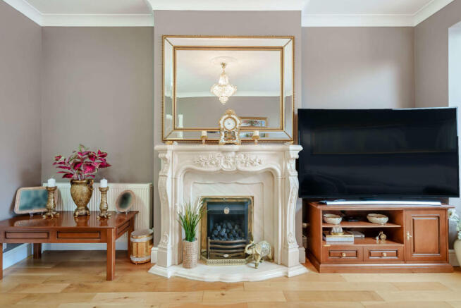8515772-interior34-800