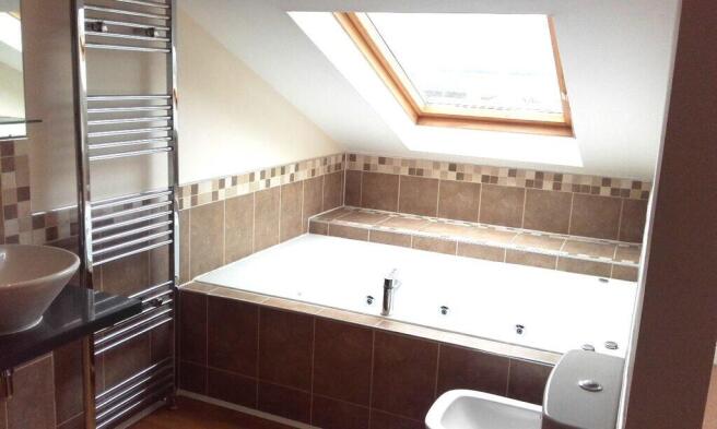6 bed Detached for sale Image 12