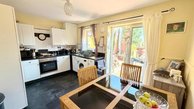 2 bed Semi-Detached for sale Image 6