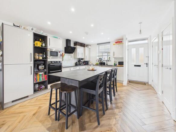 CAM05372G0-PR0131...