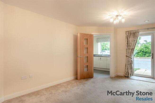 8694086-interior08.jpg