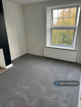 2 bed Terraced to rent Image 5