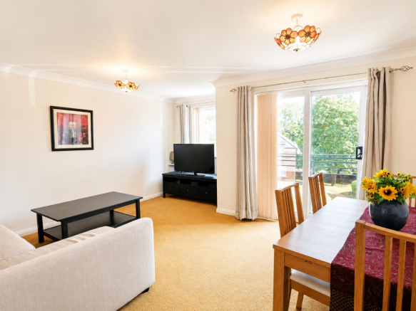2 bed Apartment for sale Image 2