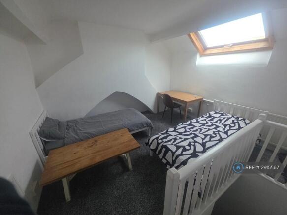 3 bed Terraced to rent Image 4