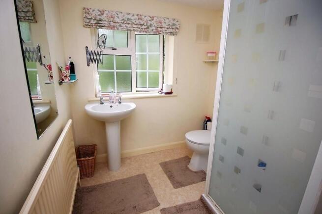 En-Suite to Bedroom 1