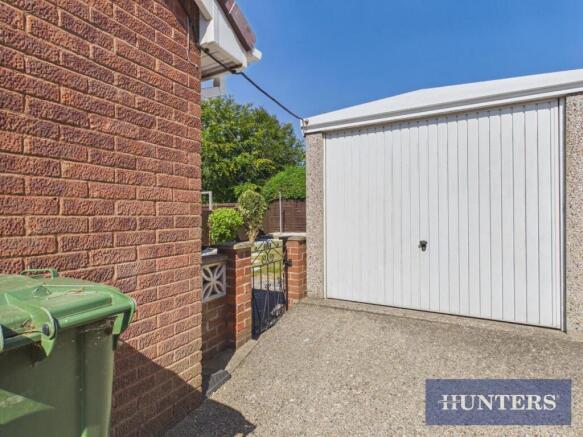 2 bed Semi-Detached Bungalow to rent Image 11
