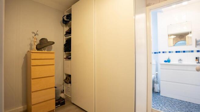 Walk in wardrobe