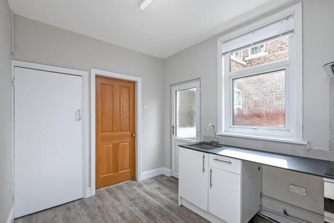 1 bed Flat to rent Image 7