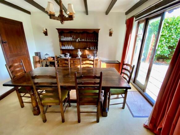 FORMAL DINING AREA.jpg