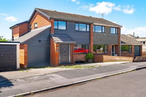 Beautifully presented family home in the heart of Yatton
