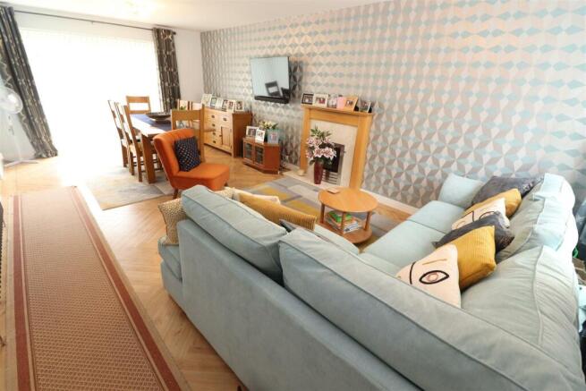 Lounge / Dining Room