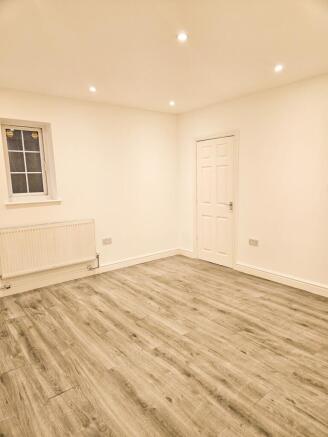 1 bed Flat to rent Image 4