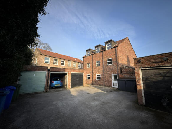 2 bed Flat for sale Image 10