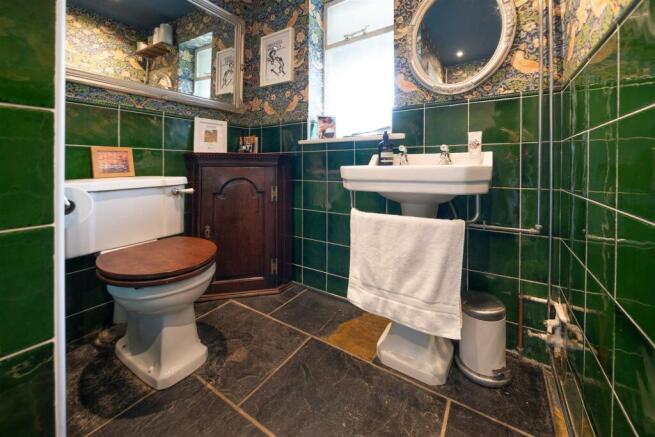 downstairs toilet-2.jpg
