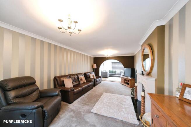 5 bed Detached for sale Image 6