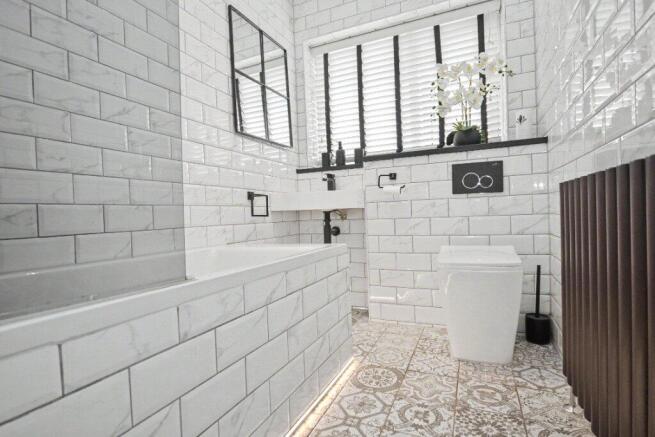 4 bed Detached for sale Image 8