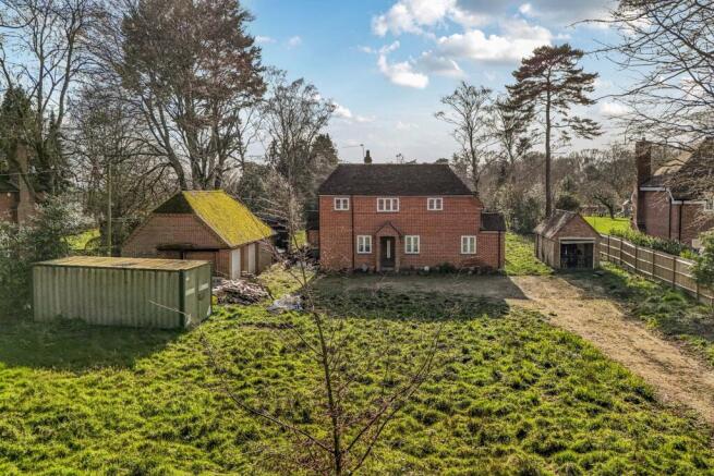 Greenways , Upper Basildon photo 4
