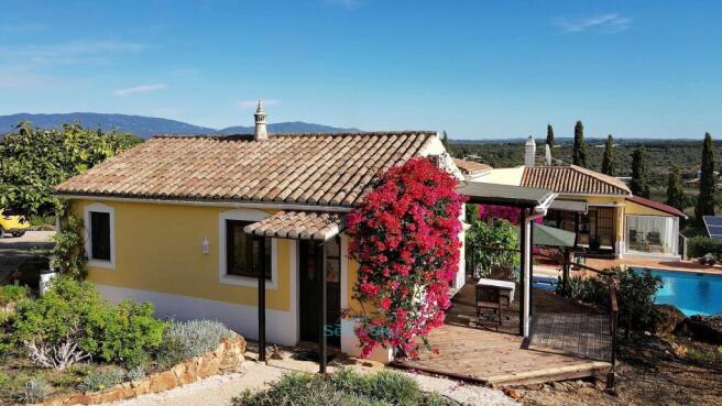 separate guest annex