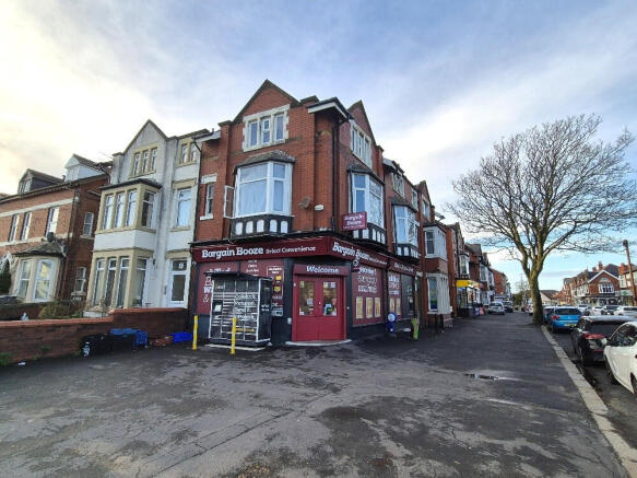 Alexandria Drive,  Lytham St. Annes, FY8 photo 4