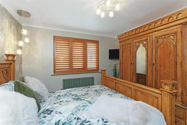 4 bed Detached for sale Image 10
